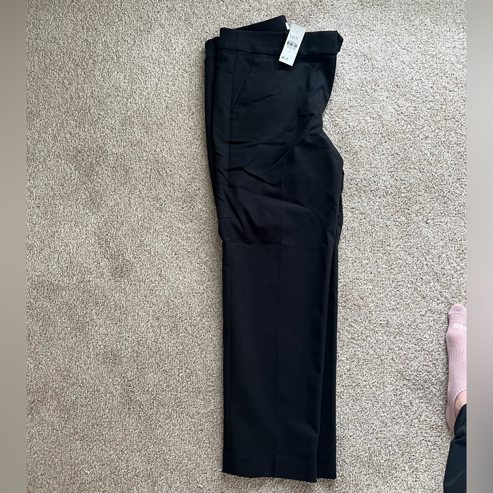 Loft riviera slim size 6 black. Unworn. Tags on